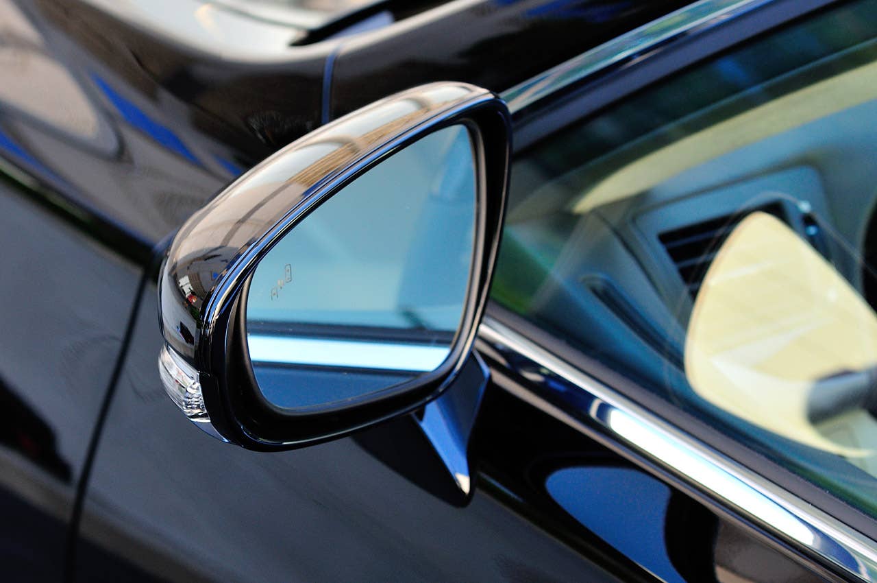 2013 Lexus LS side mirror