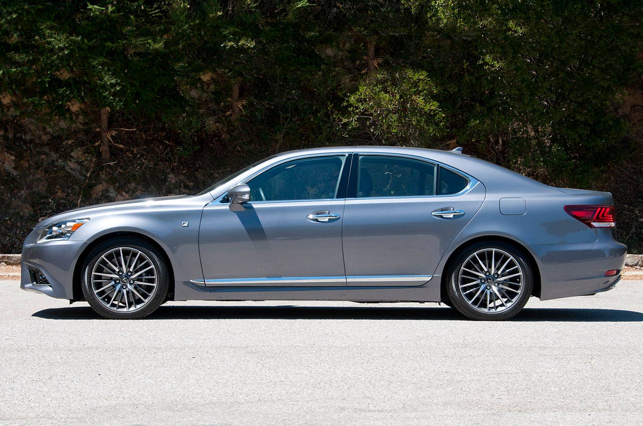 2013 Lexus LS side view