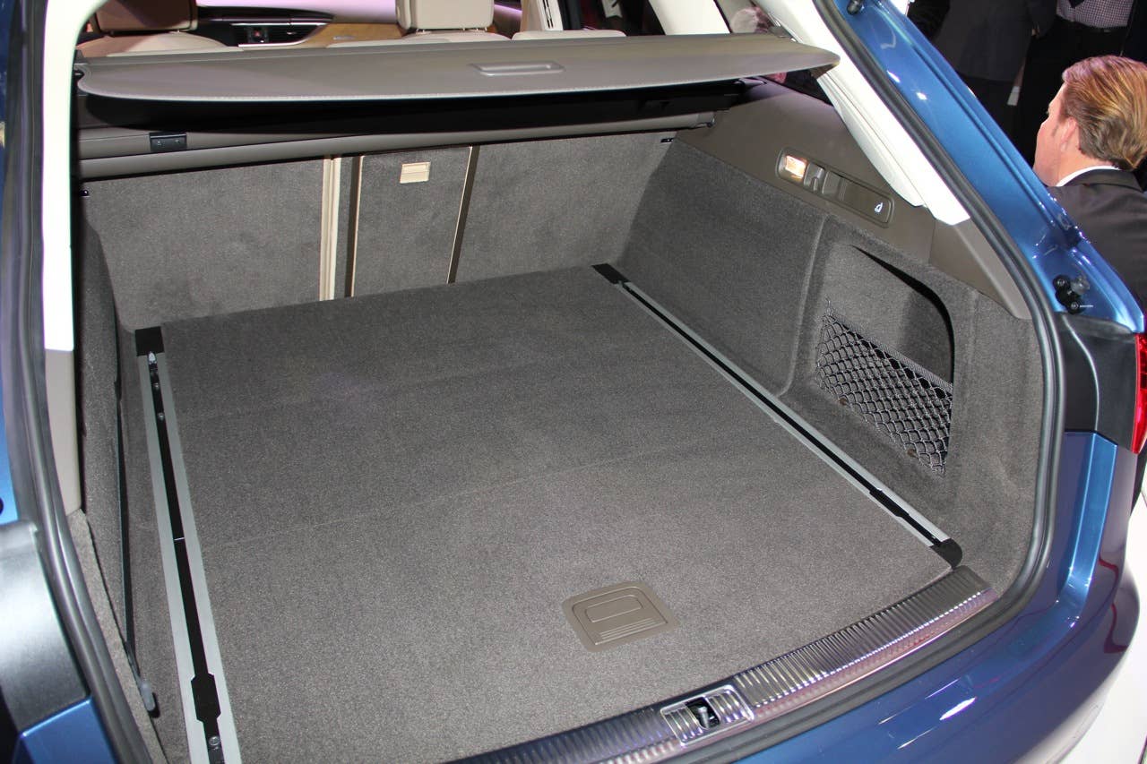 2012 Audi A6 Avant cargo area live unveiling