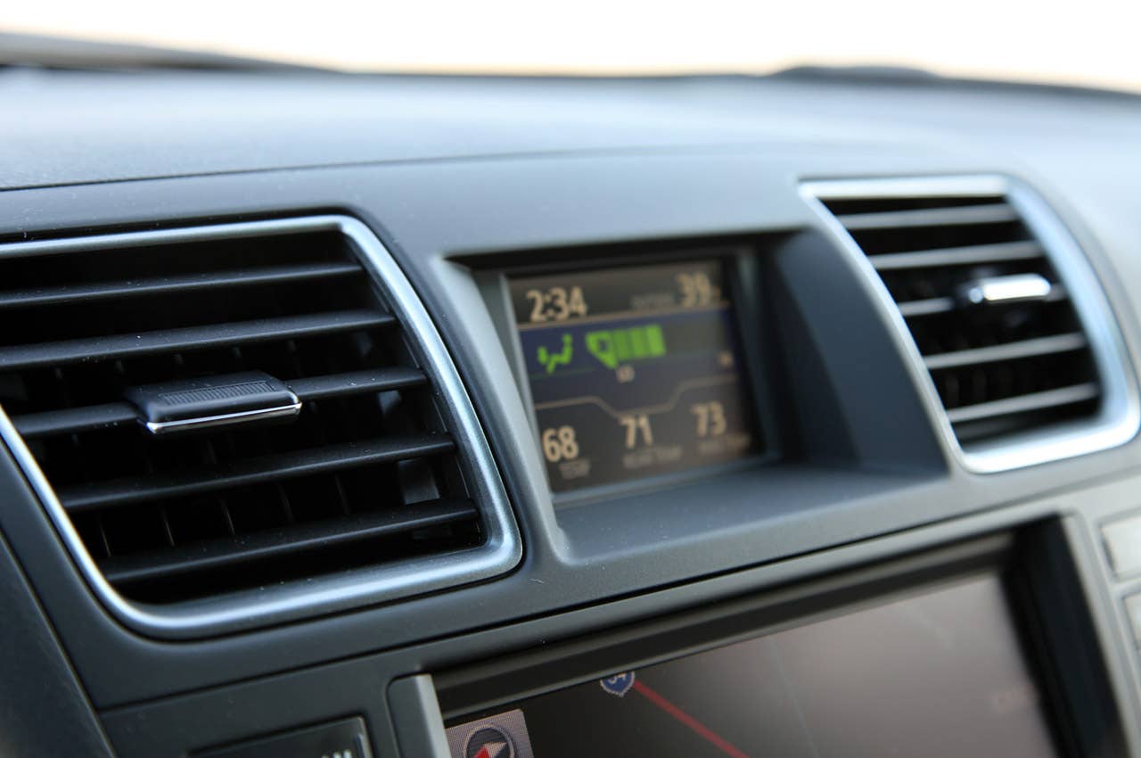2011 Toyota Highlander dash