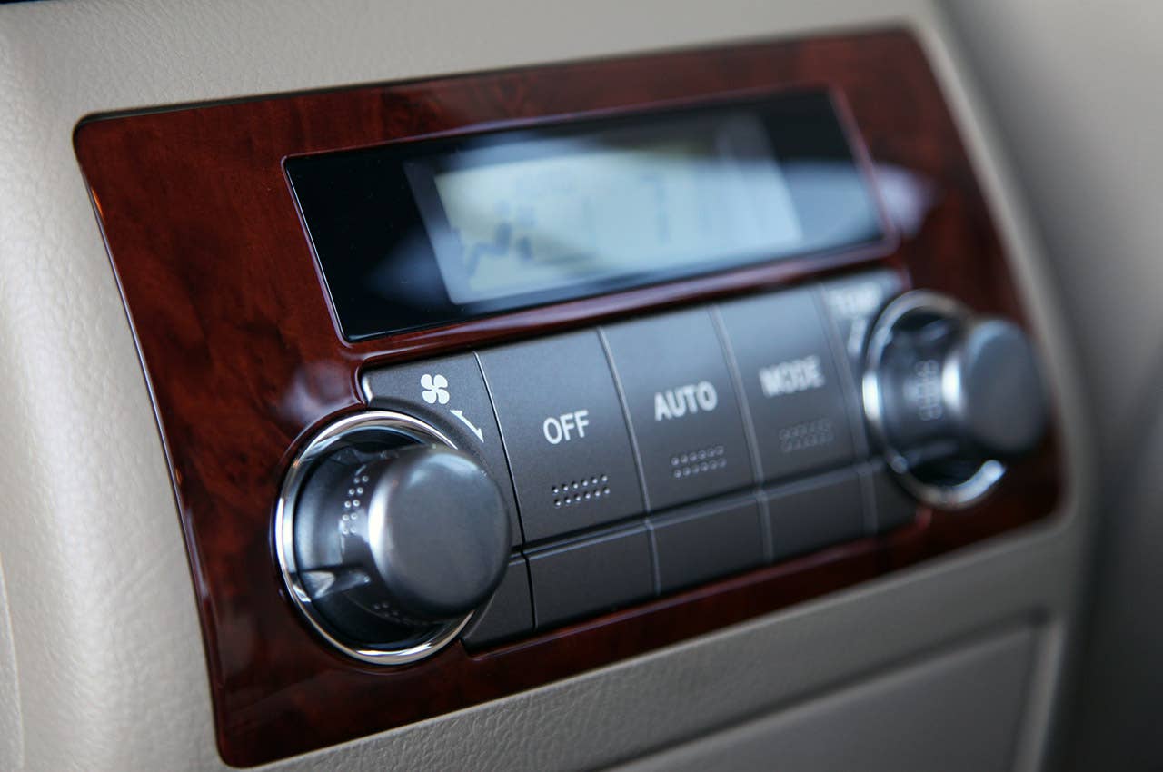 2011 Toyota Highlander rear seat climate controls
