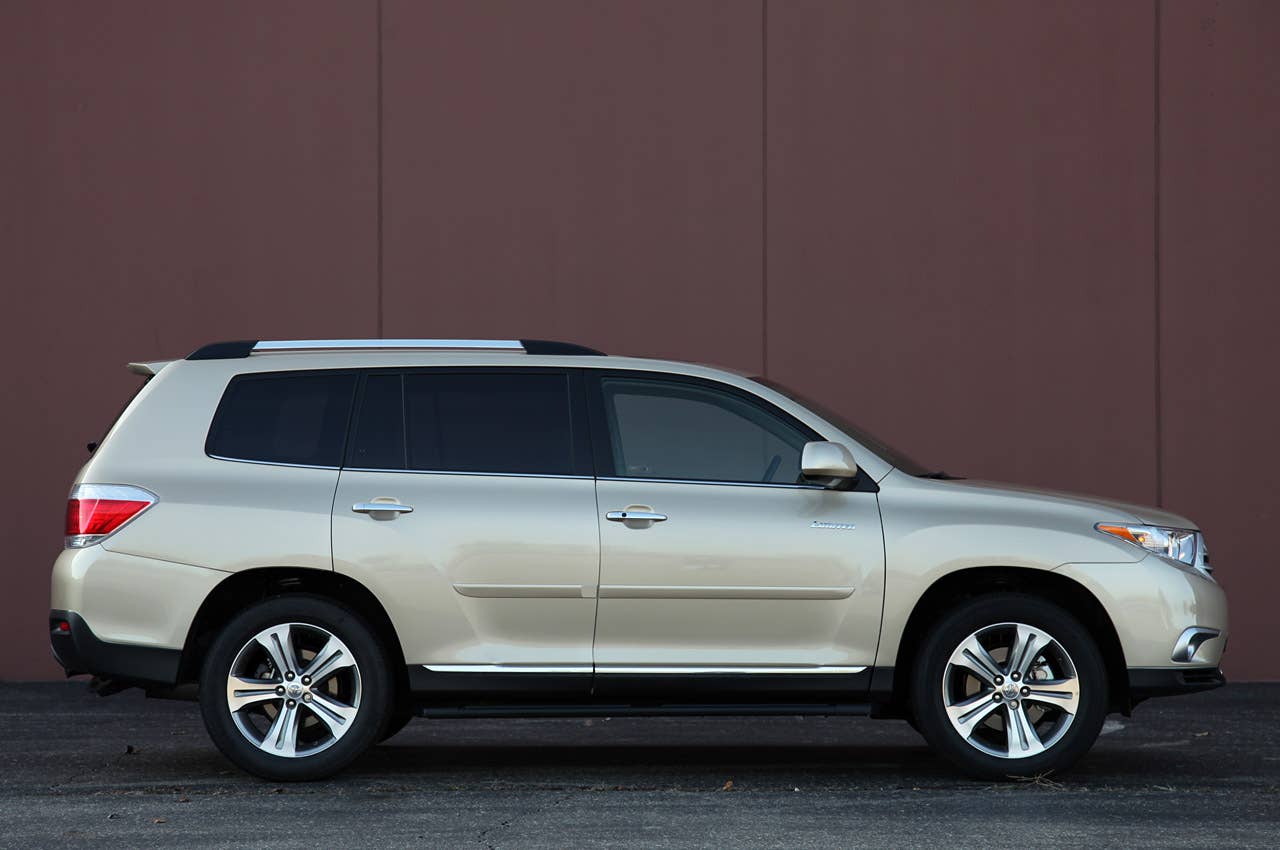2011 Toyota Highlander side view