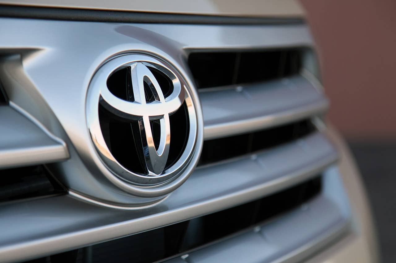 2011 Toyota Highlander logo