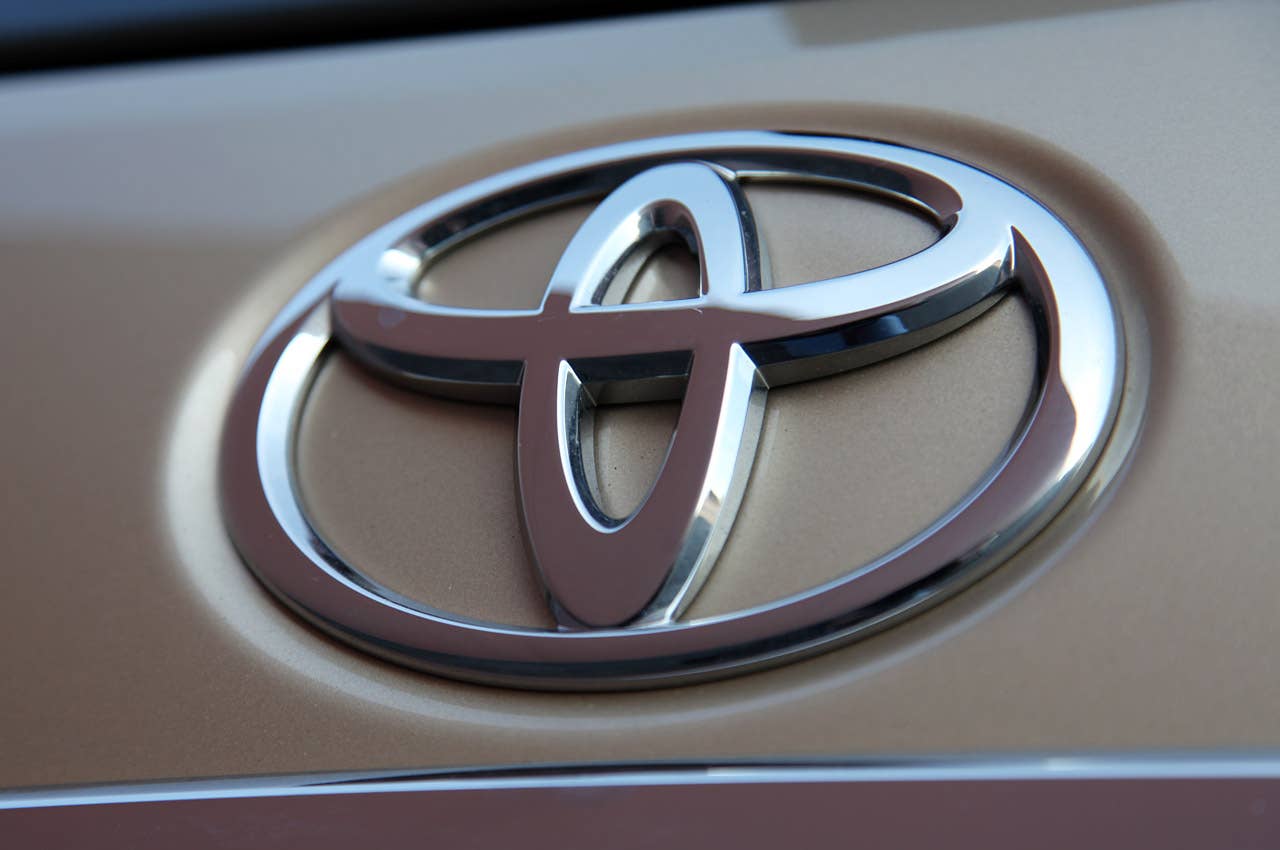 2011 Toyota Highlander logo