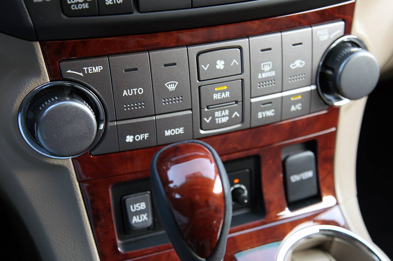2011 Toyota Highlander climate controls