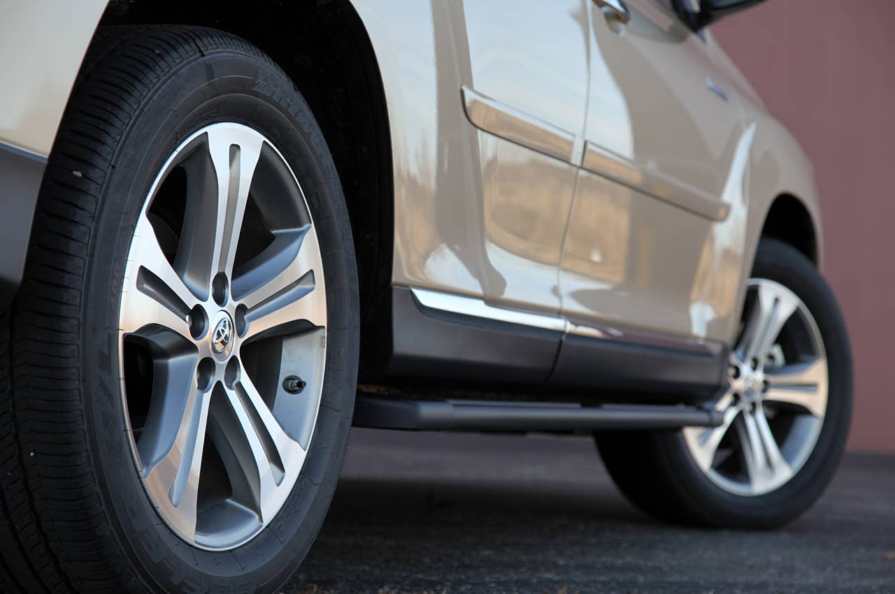 2011 Toyota Highlander wheels