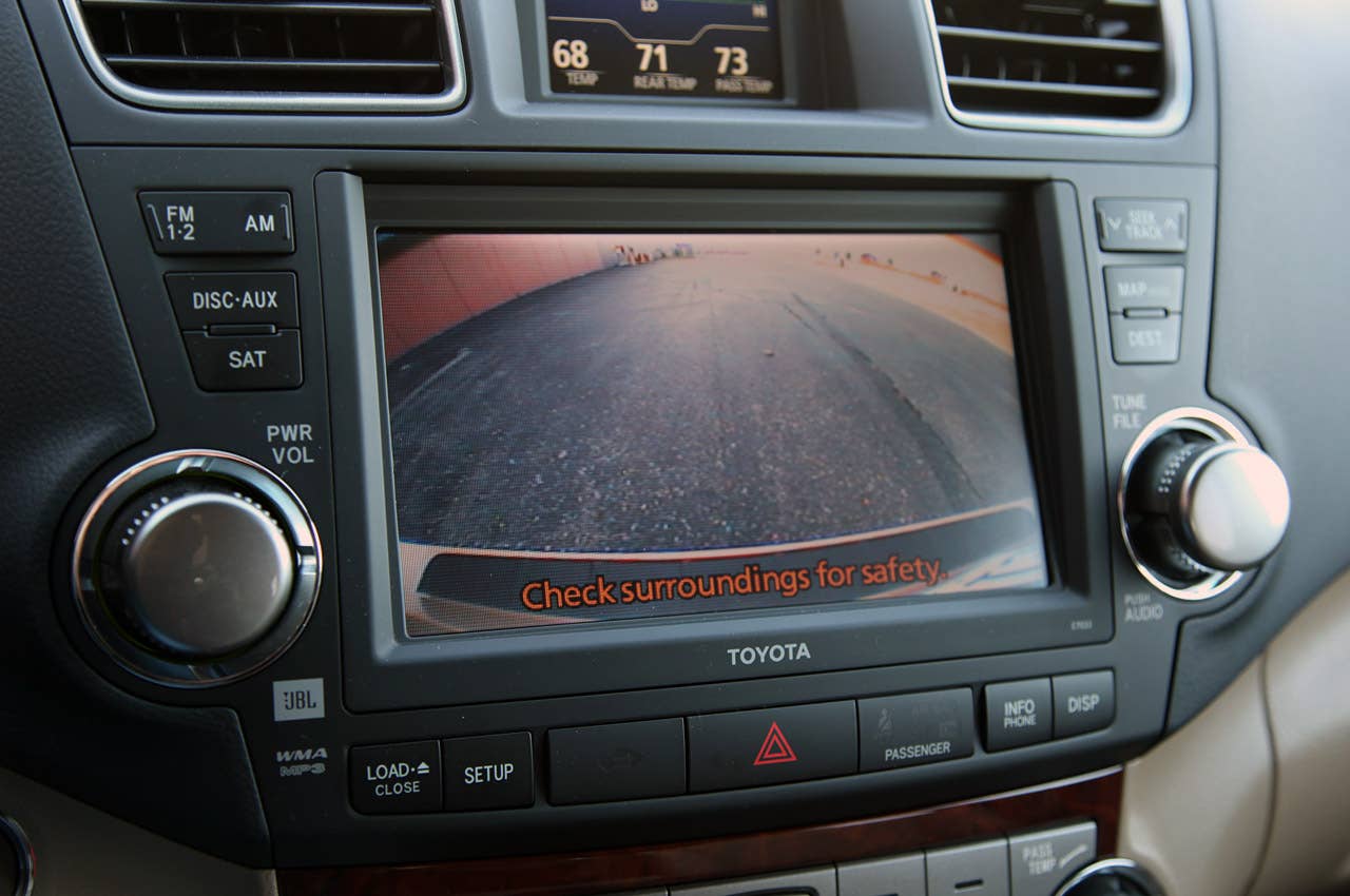 2011 Toyota Highlander backup camera view