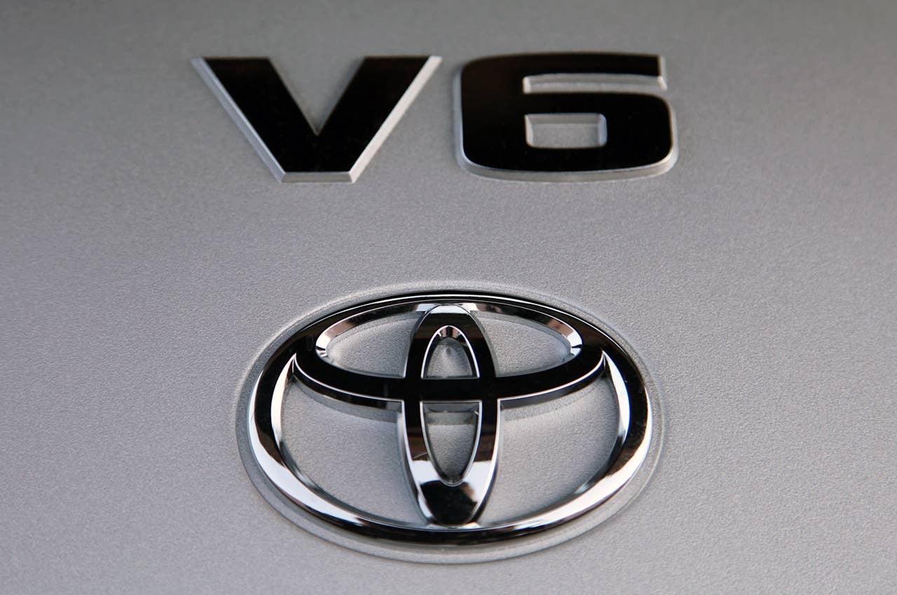 2011 Toyota Highlander engine detail