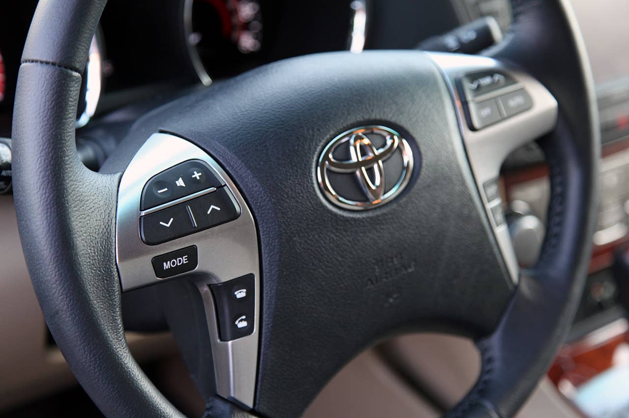 2011 Toyota Highlander steering wheel