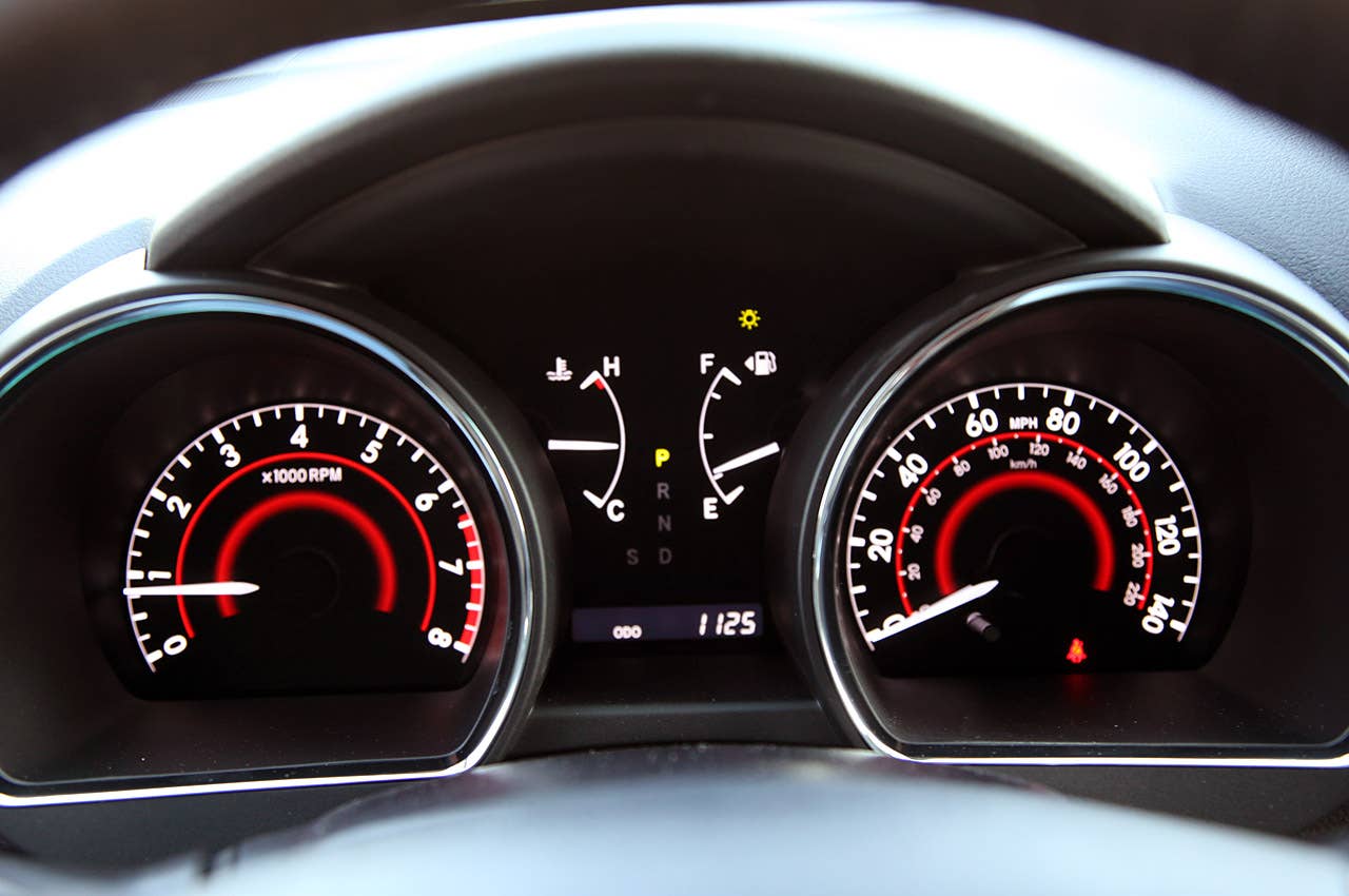 2011 Toyota Highlander gauges