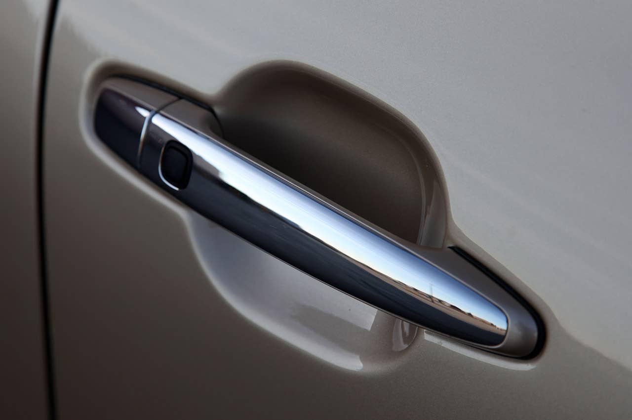 2011 Toyota Highlander door handle