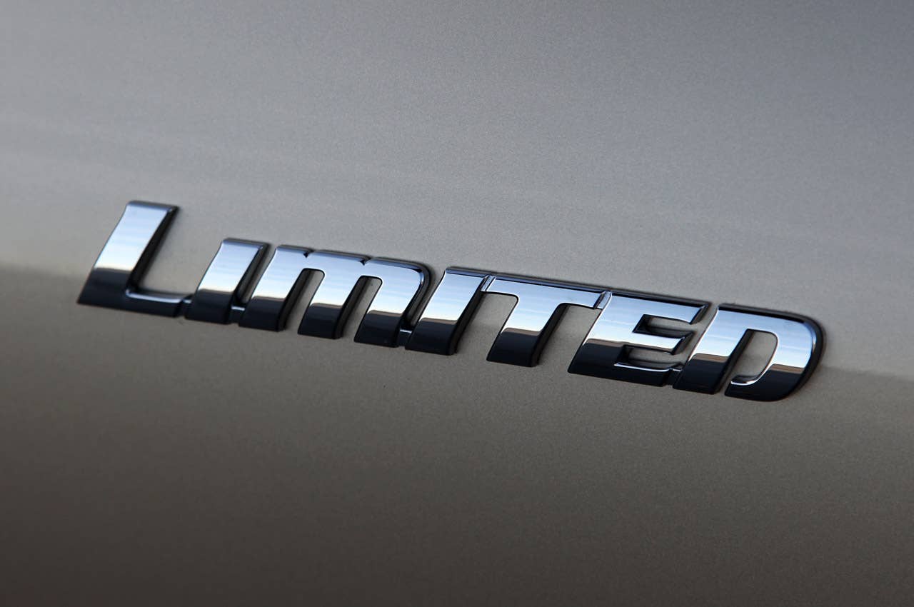 2011 Toyota Highlander badge