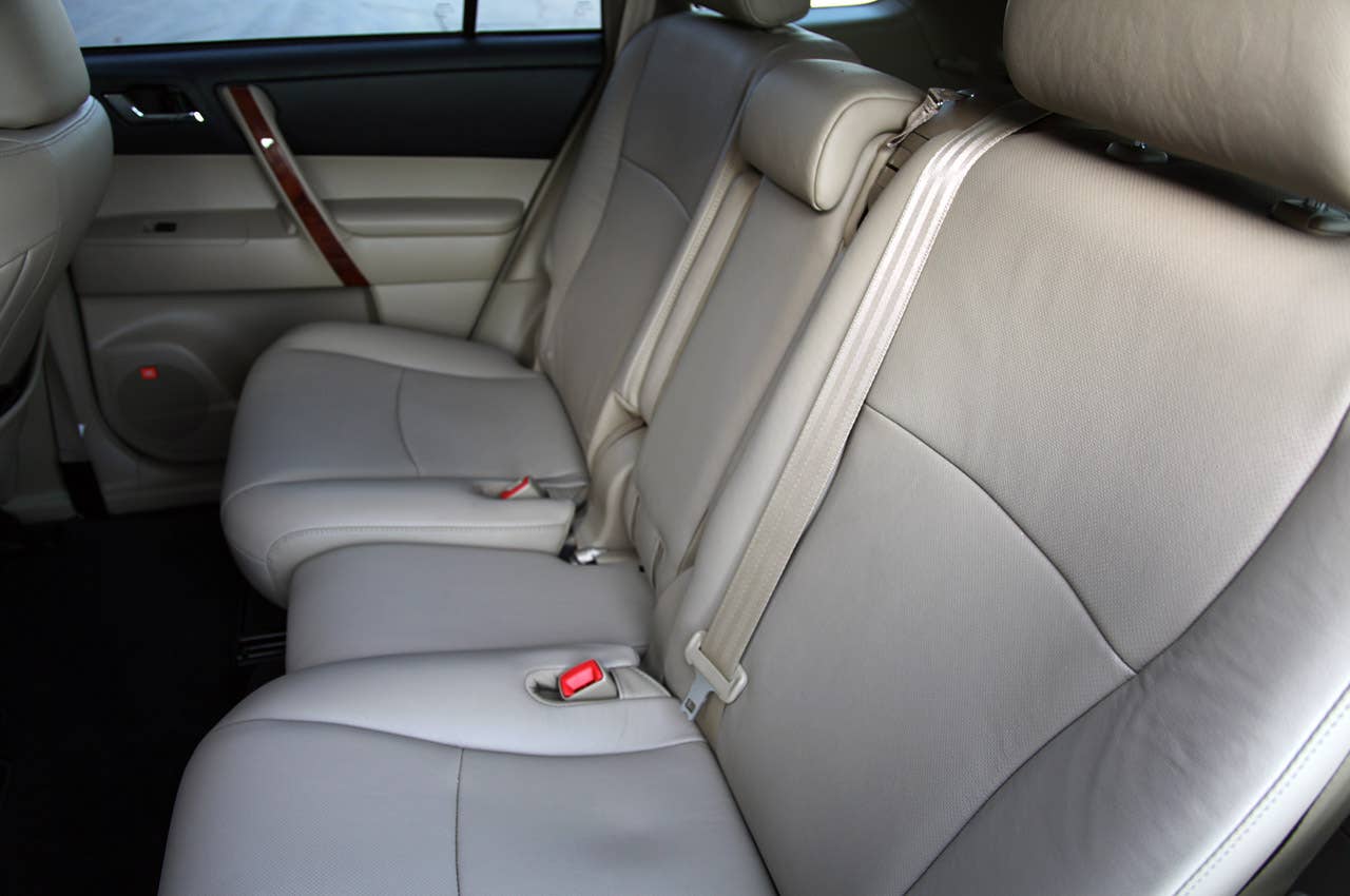 2011 Toyota Highlander rear seats