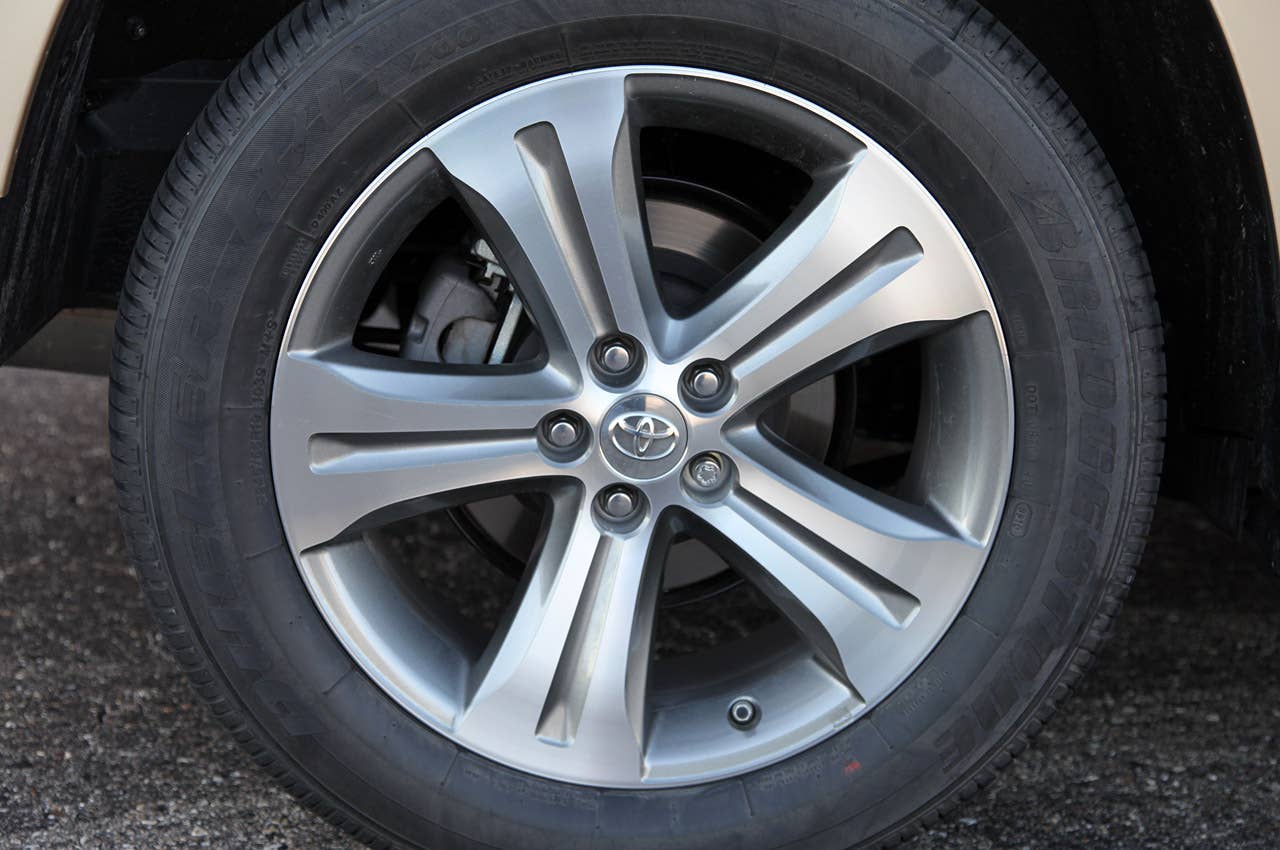 2011 Toyota Highlander wheel