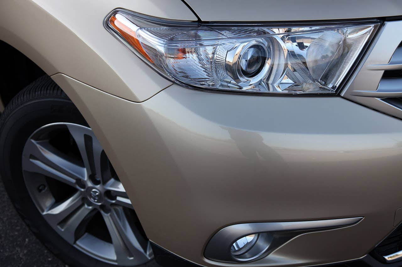 2011 Toyota Highlander front detail