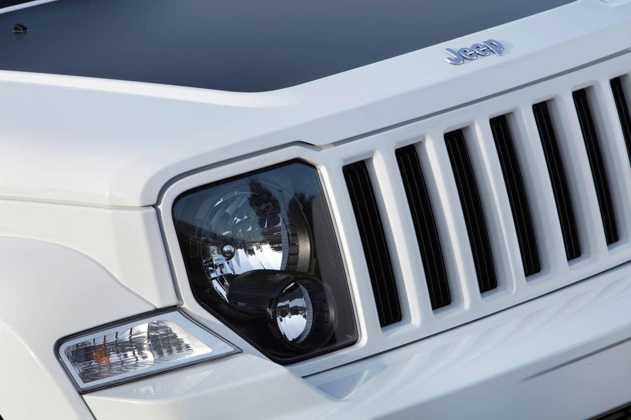 2012 Jeep Liberty Arctic hood