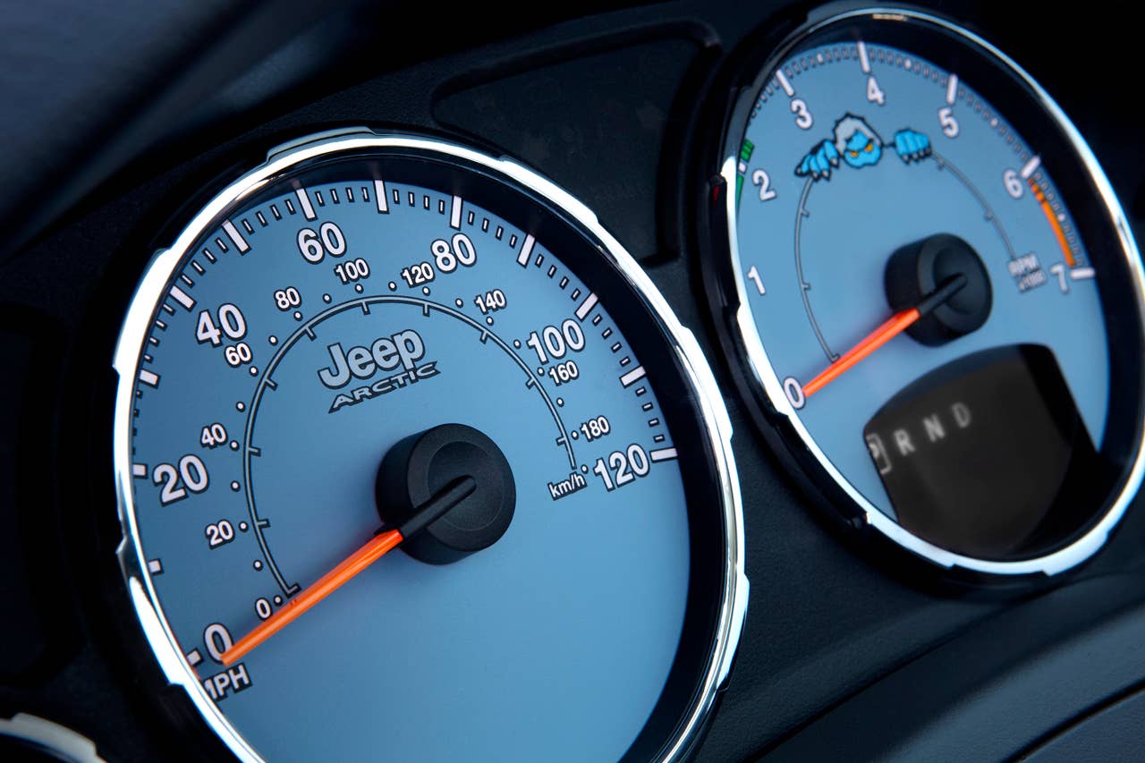 2012 Jeep Liberty Arctic gauges