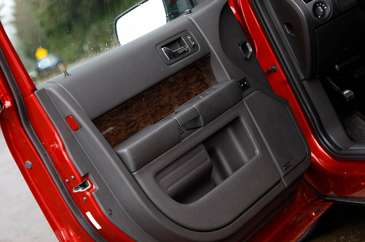 2013 Ford Flex door