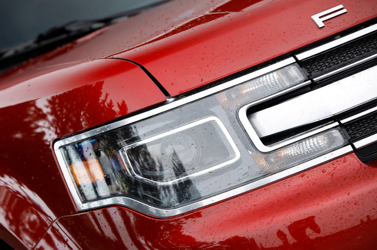 2013 Ford Flex headlight