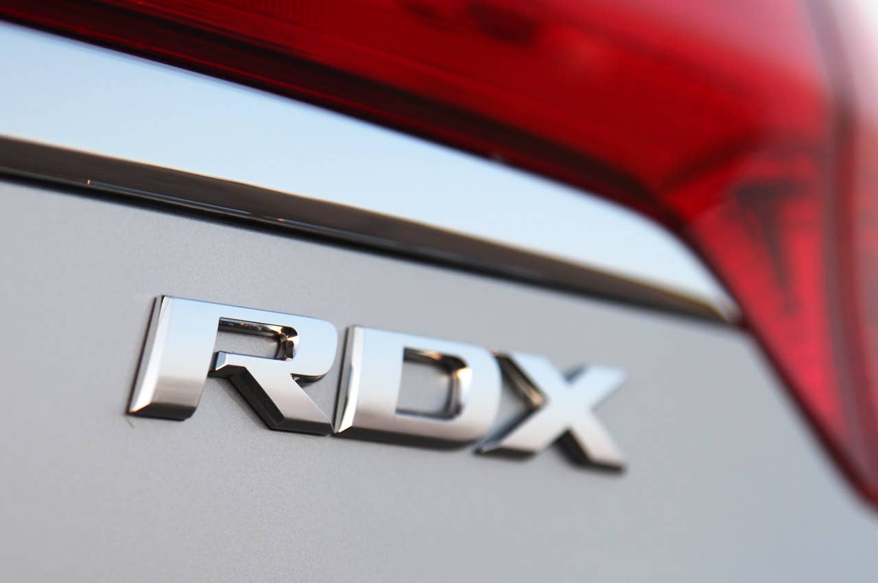 2013 Acura RDX badge