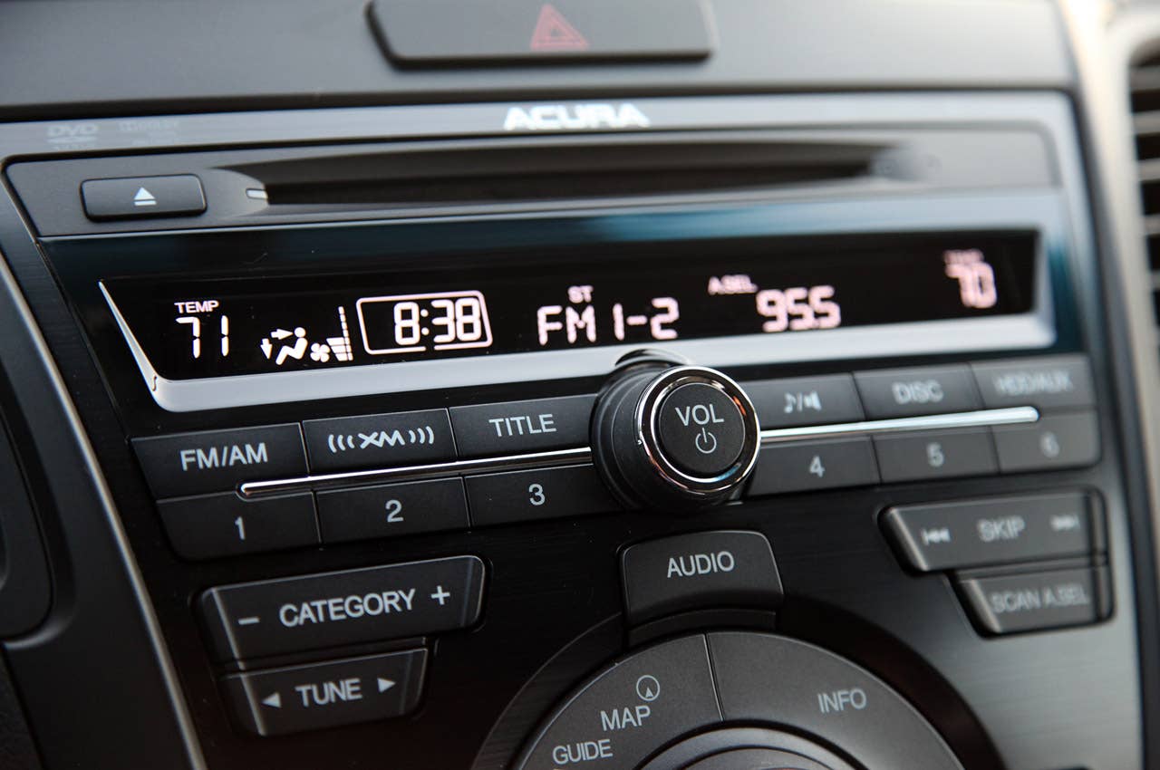 2013 Acura RDX audio controls