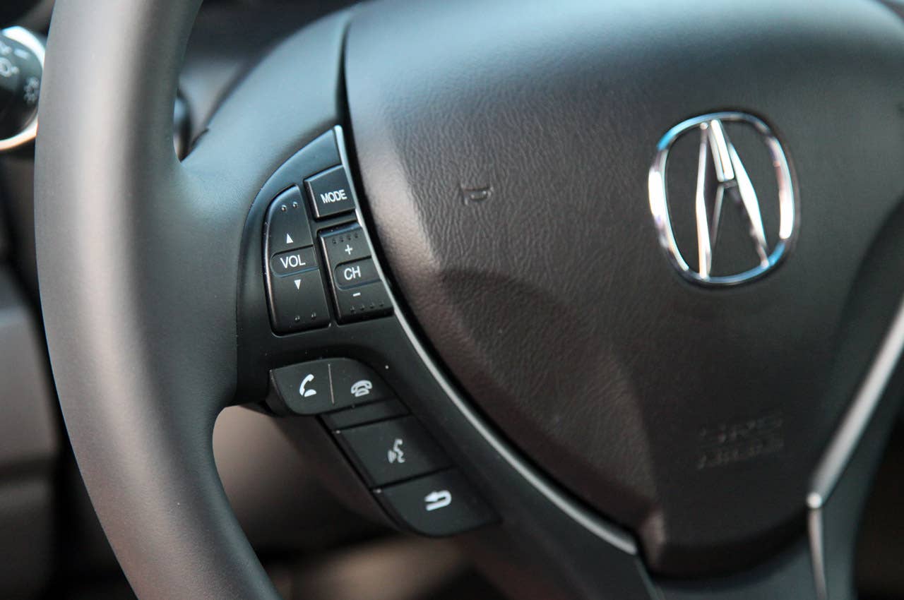 2013 Acura RDX steering wheel controls