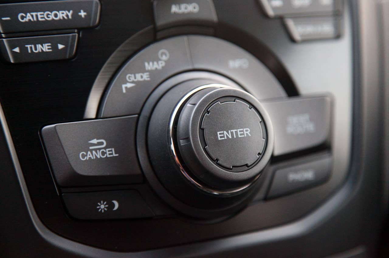 2013 Acura RDX multimedia system controls