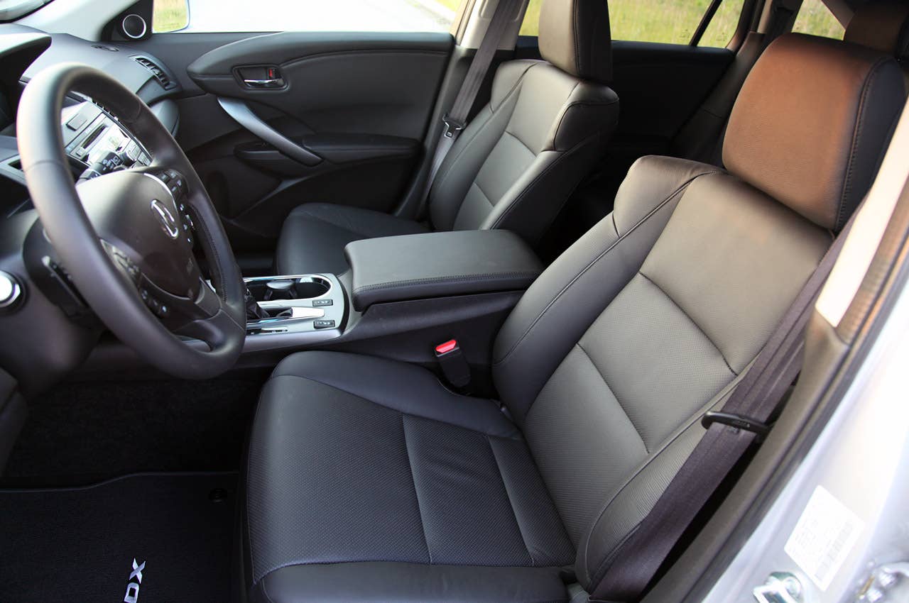 2013 Acura RDX front seats