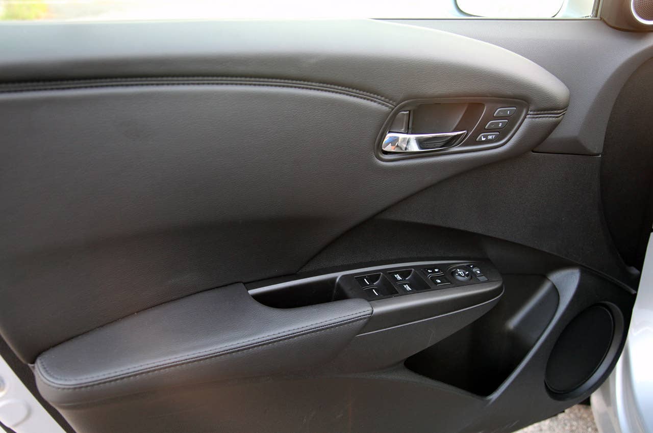 2013 Acura RDX door