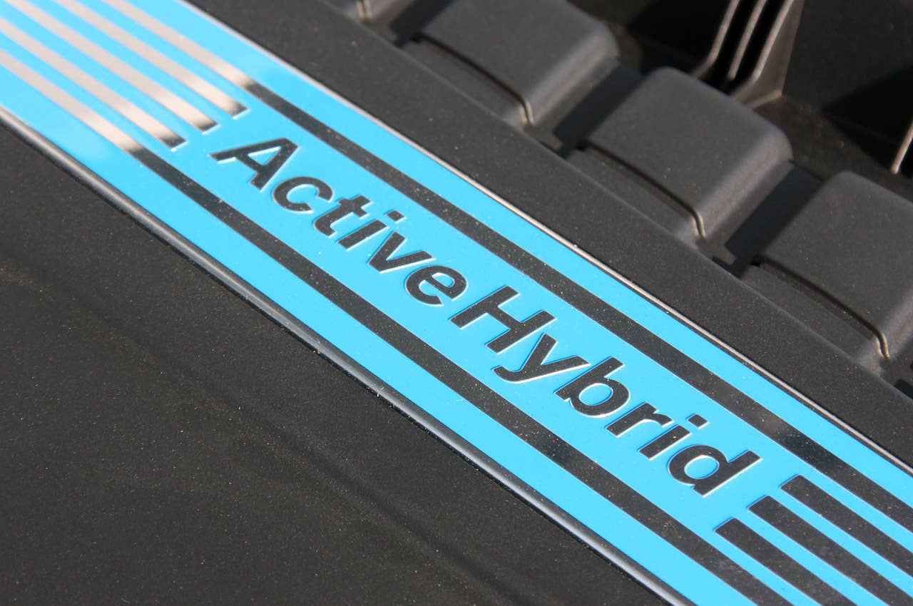 2013 BMW ActiveHybrid 5 engine detail
