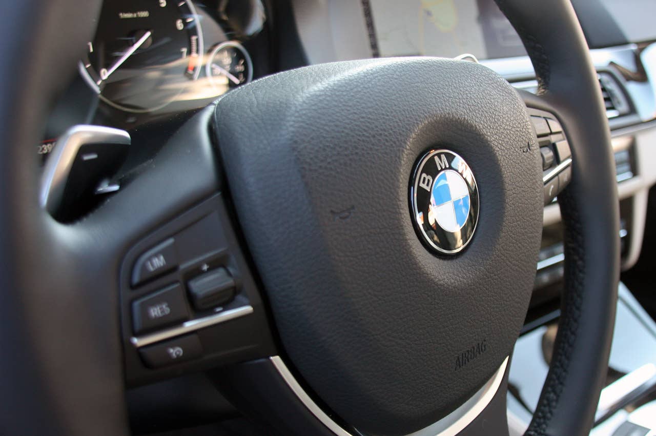 2013 BMW ActiveHybrid 5 steering wheel