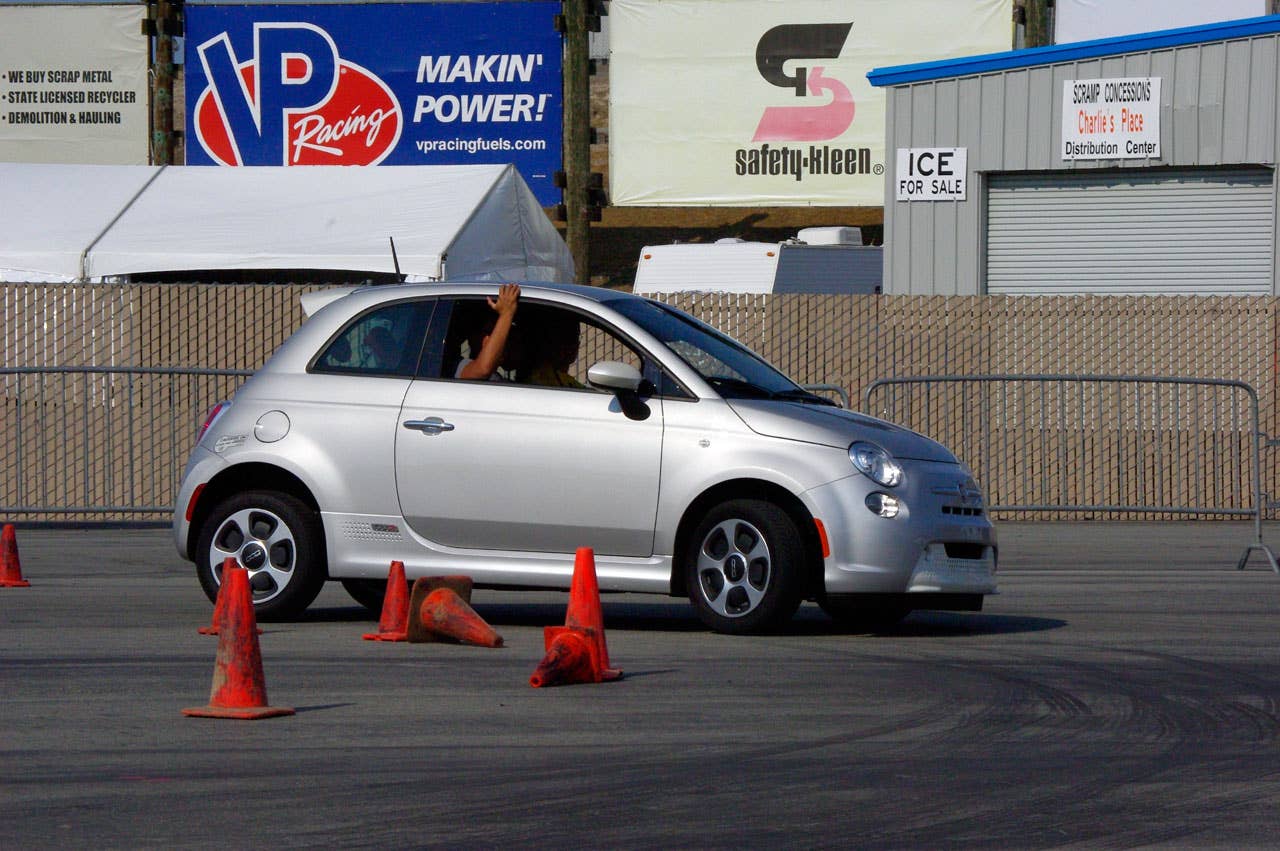 Refuel 2013: Fiat 500e autocross
