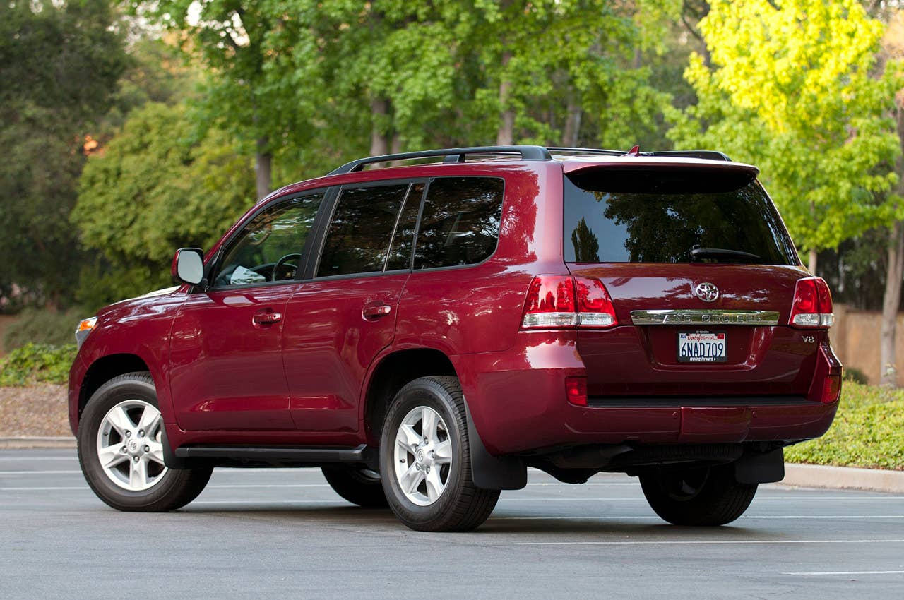 2011 Toyota Land Cruiser rear 3/4 view