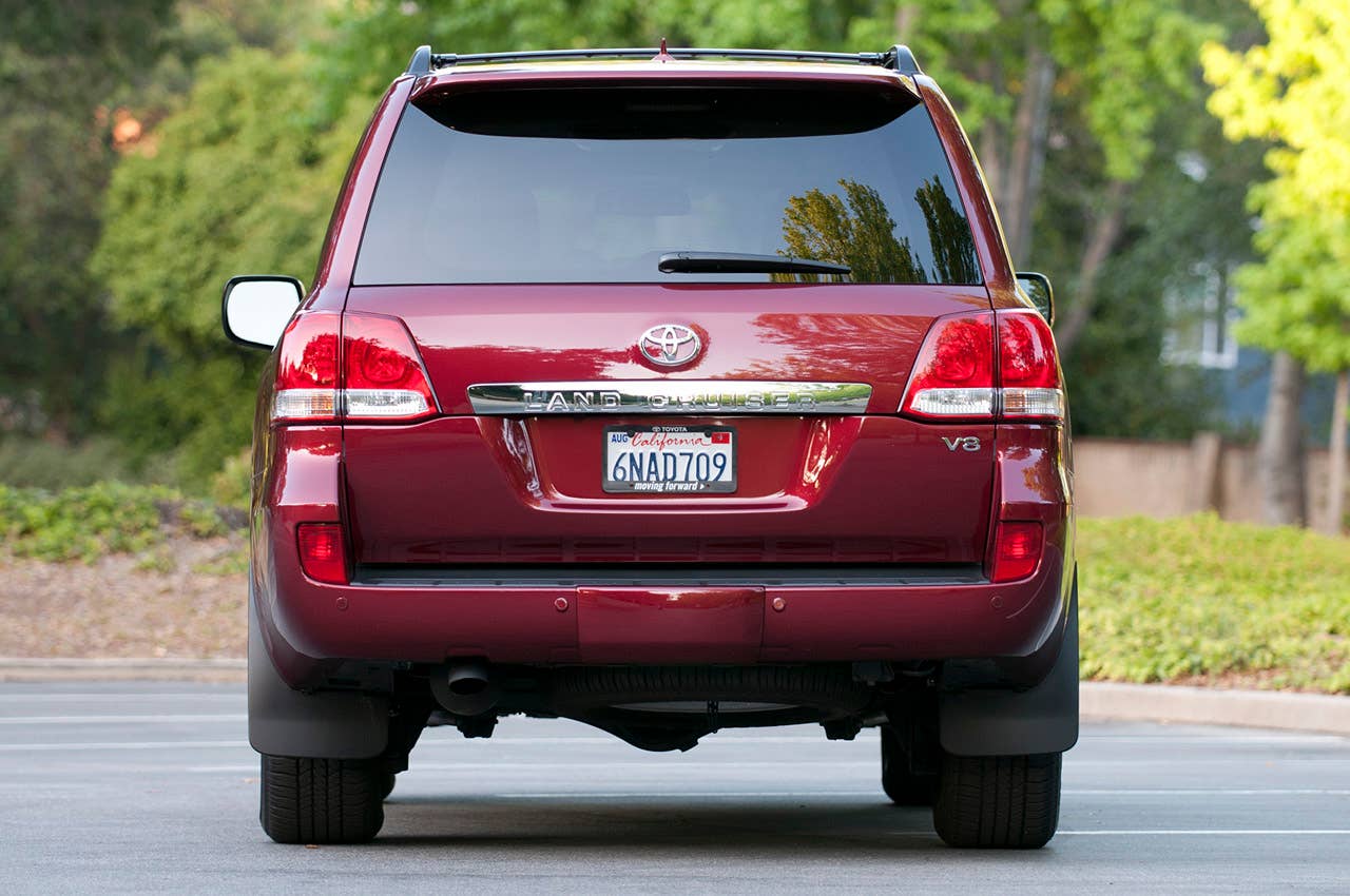 2011 Toyota Land Cruiser rear 3/4 view
