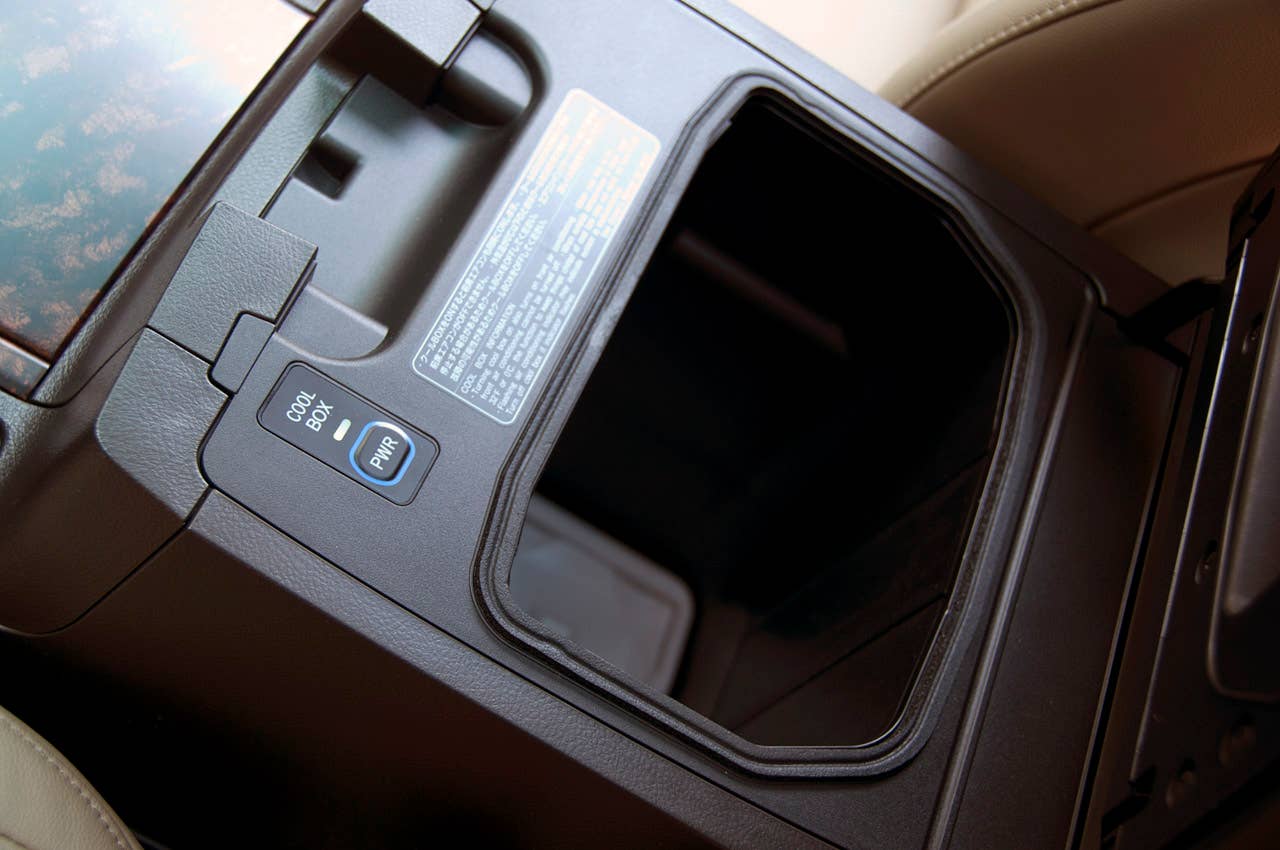 2011 Toyota Land Cruiser cool box