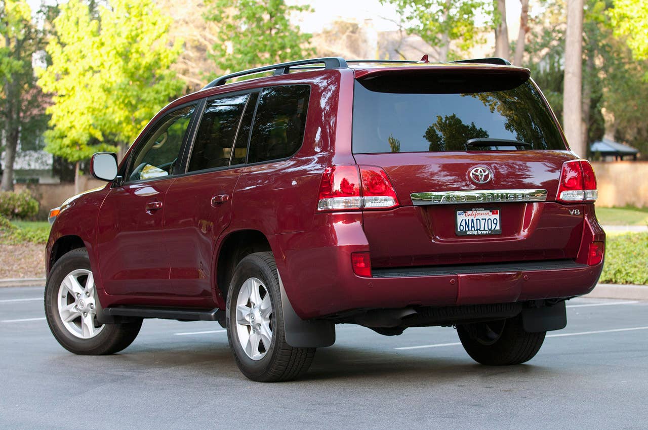 2011 Toyota Land Cruiser rear 3/4 view