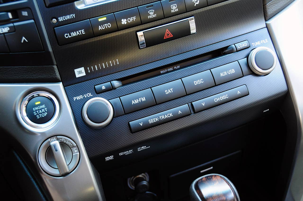 2011 Toyota Land Cruiser audio controls