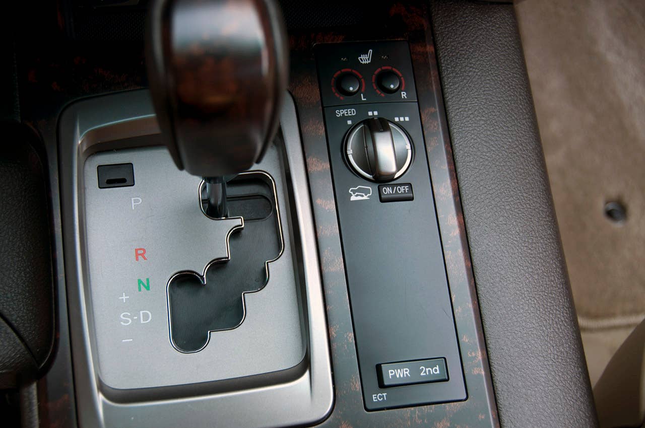 2011 Toyota Land Cruiser shifter