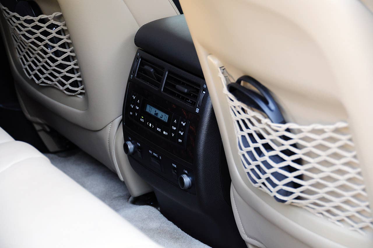 2011 Toyota Land Cruiser rear seat climate controls