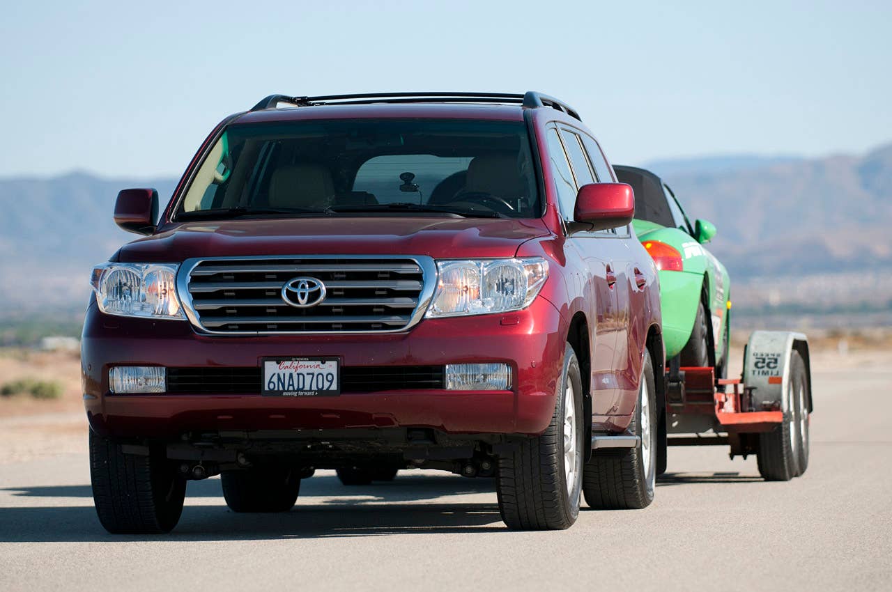 2011 Toyota Land Cruiser front 3/4 view