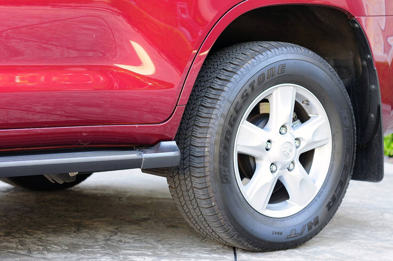 2011 Toyota Land Cruiser rear wheel
