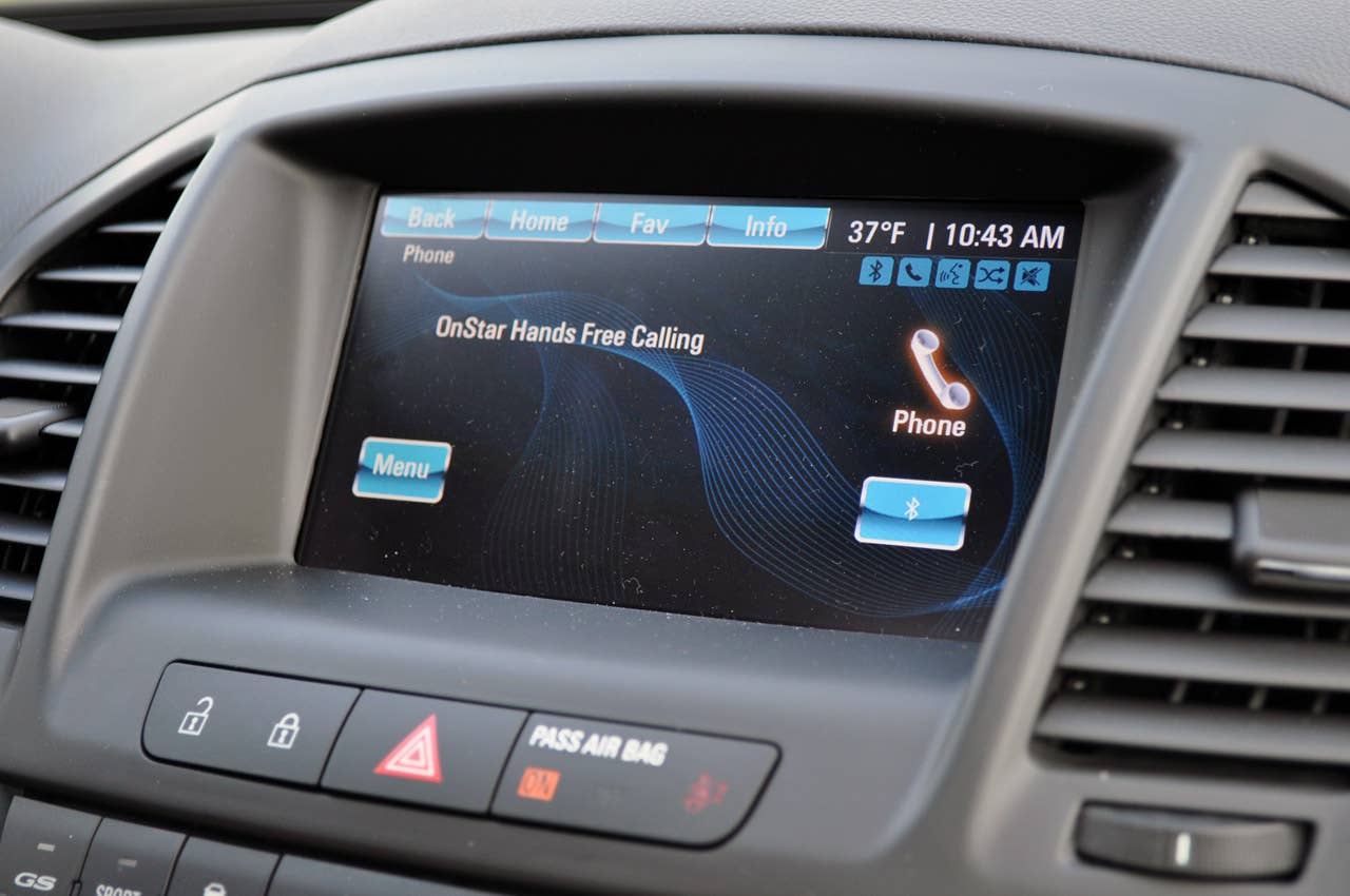 2012 Buick Regal GS phone display