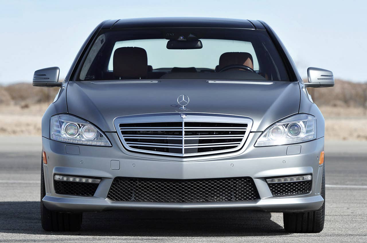 2013 Mercedes-Benz S65 AMG front view