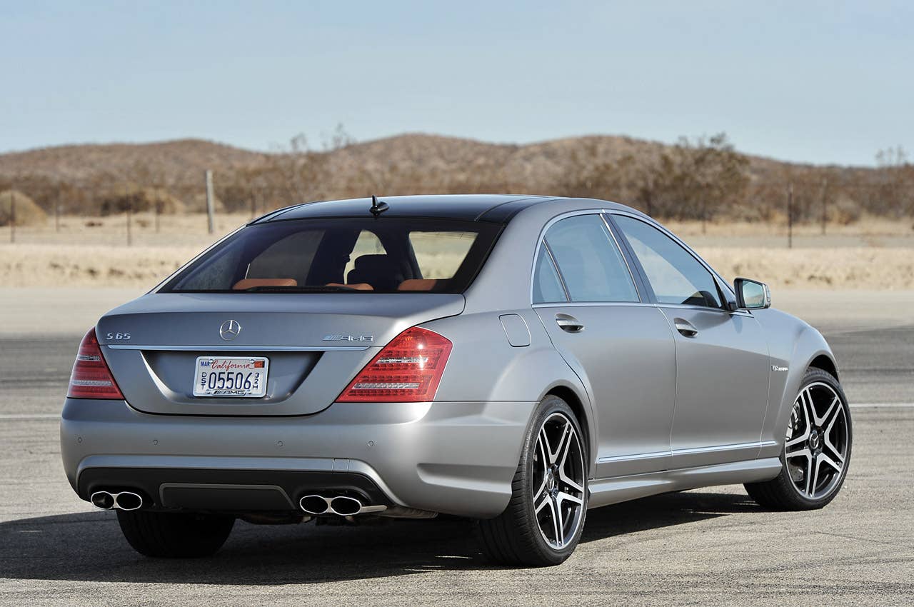 2013 Mercedes-Benz S65 AMG rear 3/4 view