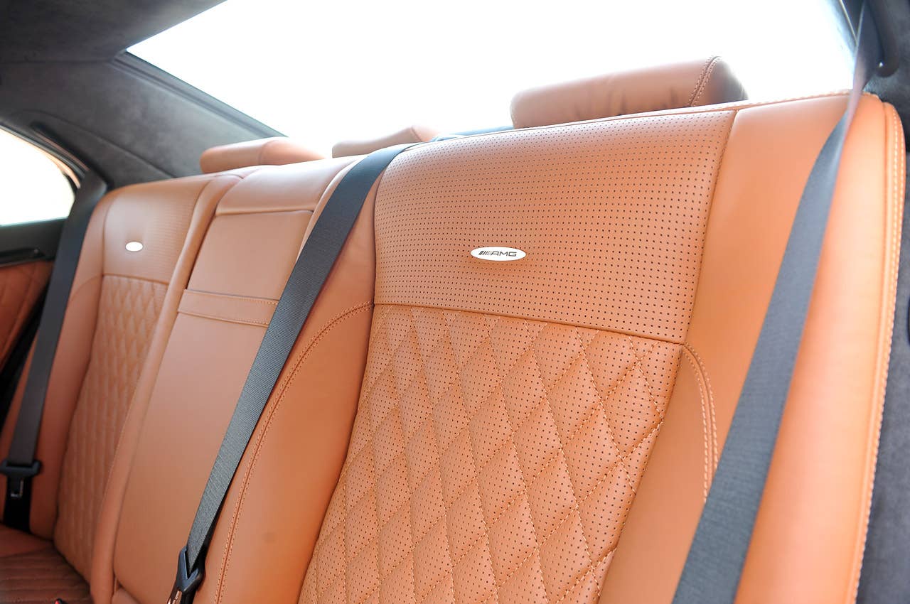 2013 Mercedes-Benz S65 AMG rear seats