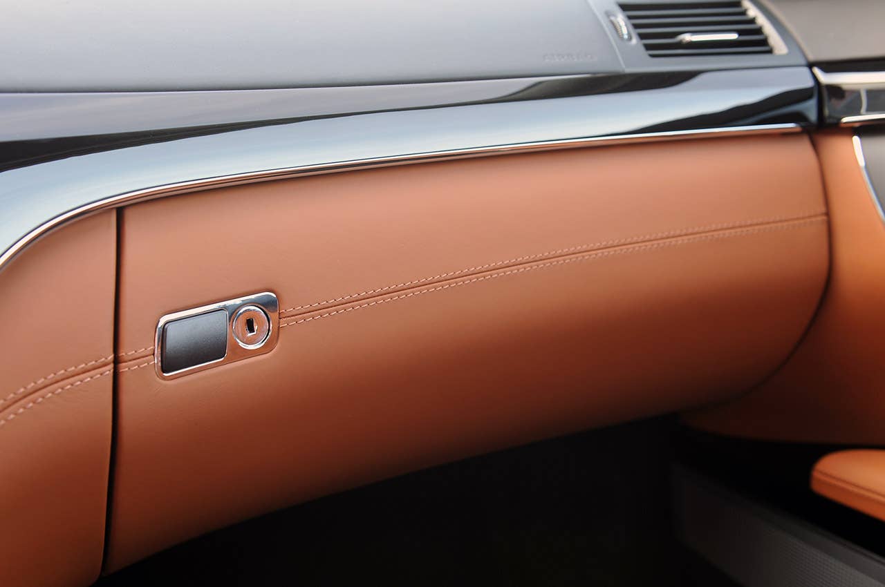 2013 Mercedes-Benz S65 AMG dash