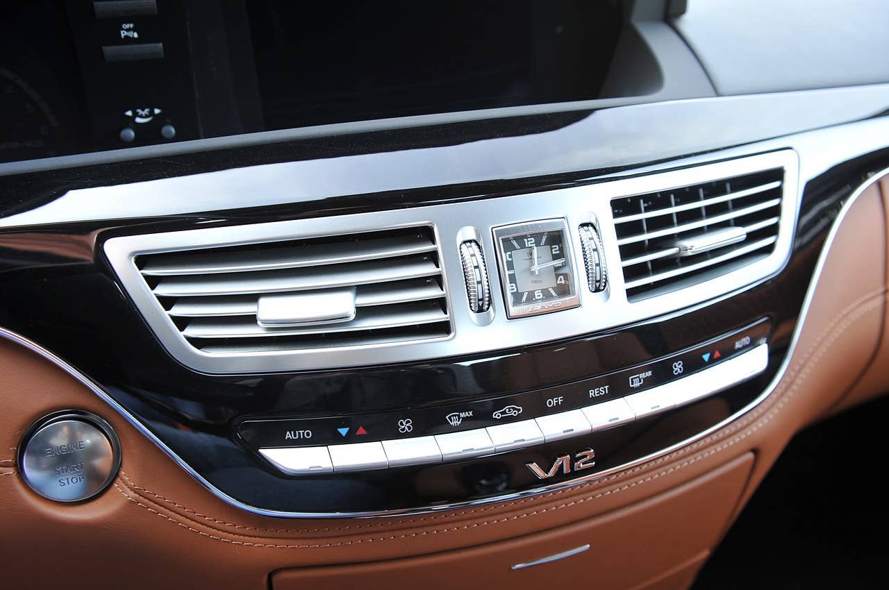 2013 Mercedes-Benz S65 AMG instrument panel