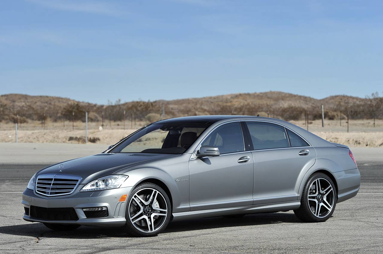 2013 Mercedes-Benz S65 AMG front 3/4 view
