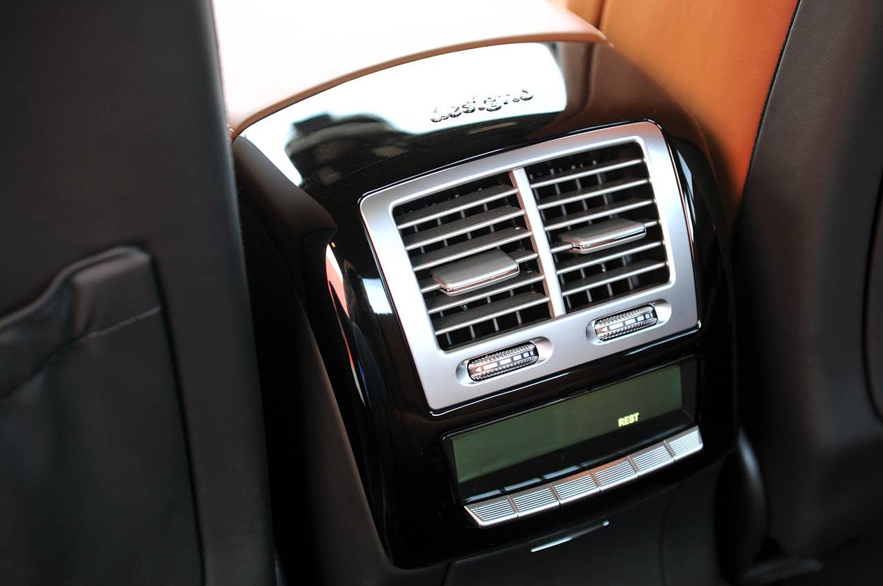 2013 Mercedes-Benz S65 AMG rear seat climate controls