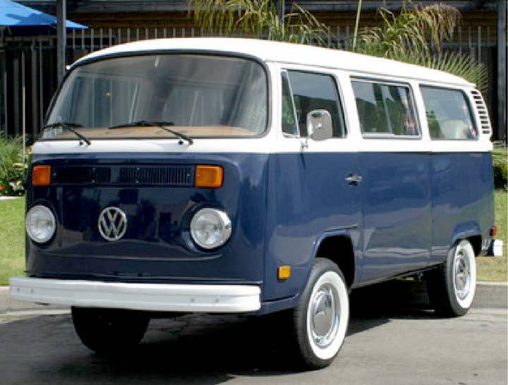 Hollister 1978 Volkswagen Microbus Giveaway front 3/4